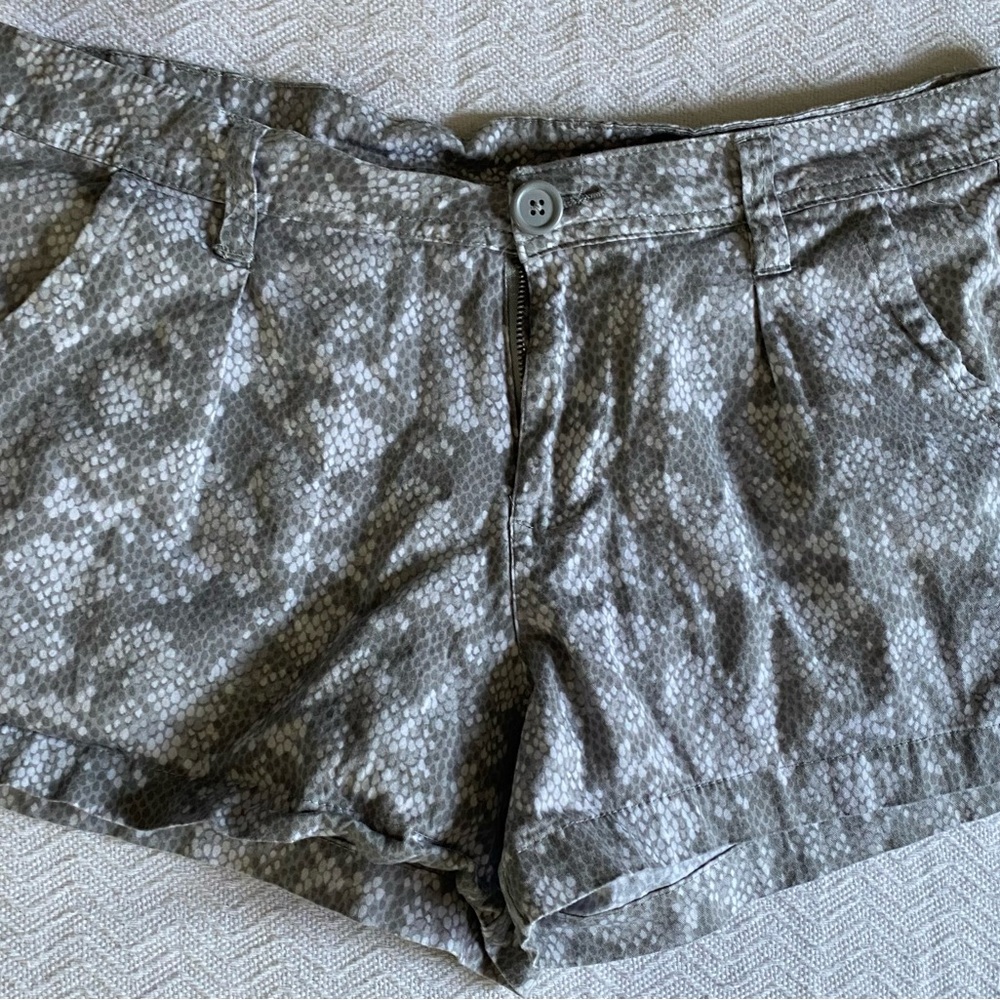 gray snake skin print shorts size M